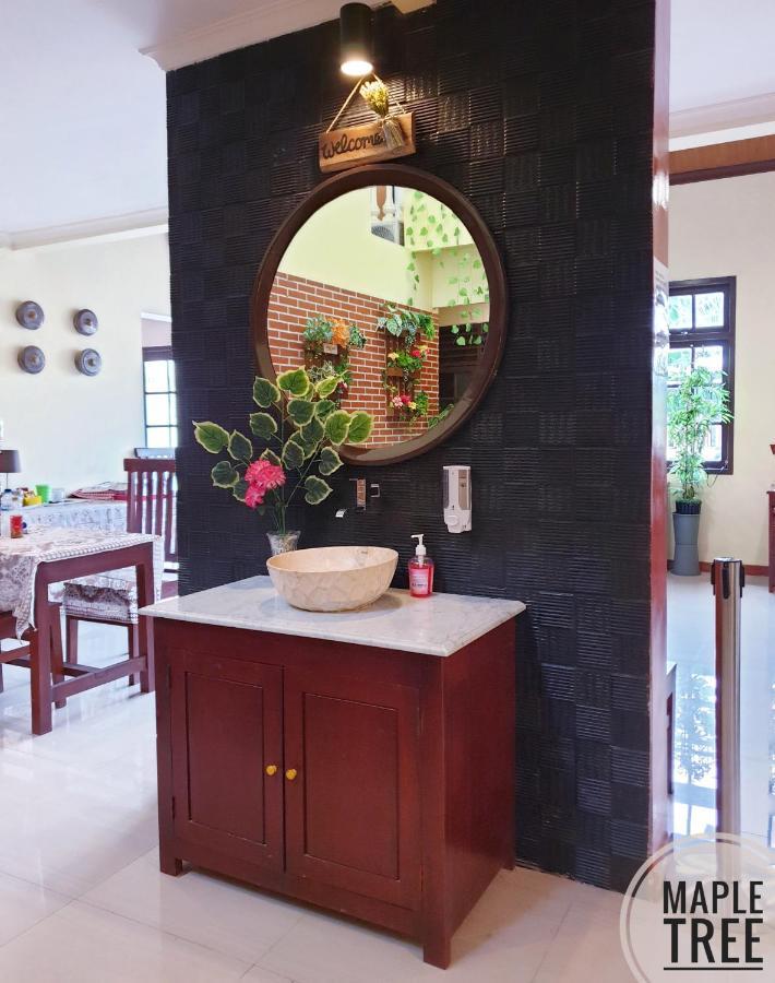 Maple Tree Homestay Maguwo Ngoại thất bức ảnh